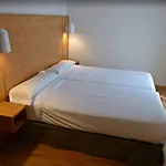 阿维尼达酒店 3*